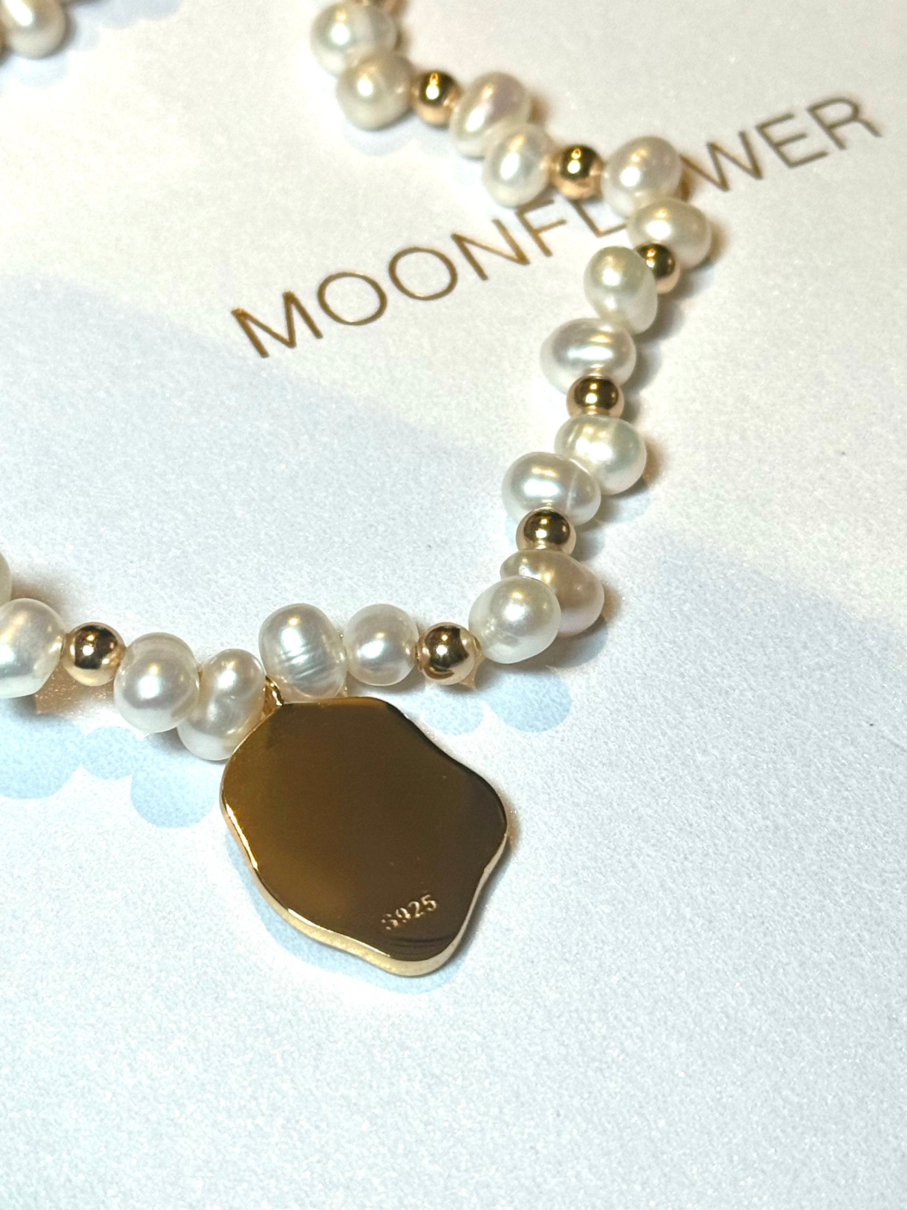 Vintage Style Natural Pearl Necklace with Queen Emblem | S925 Sterling Silver