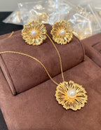 SunFlower Pearl Necklace